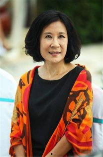 苏小明的家庭背景,出身寒门逆袭人生，家庭背景助力成就辉煌